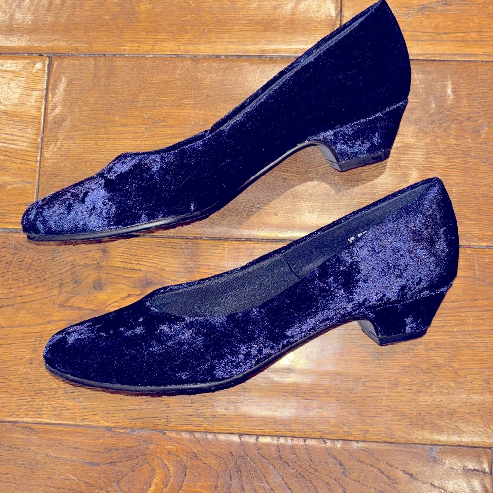 Soft Style Shoes - Picture 4 of 8